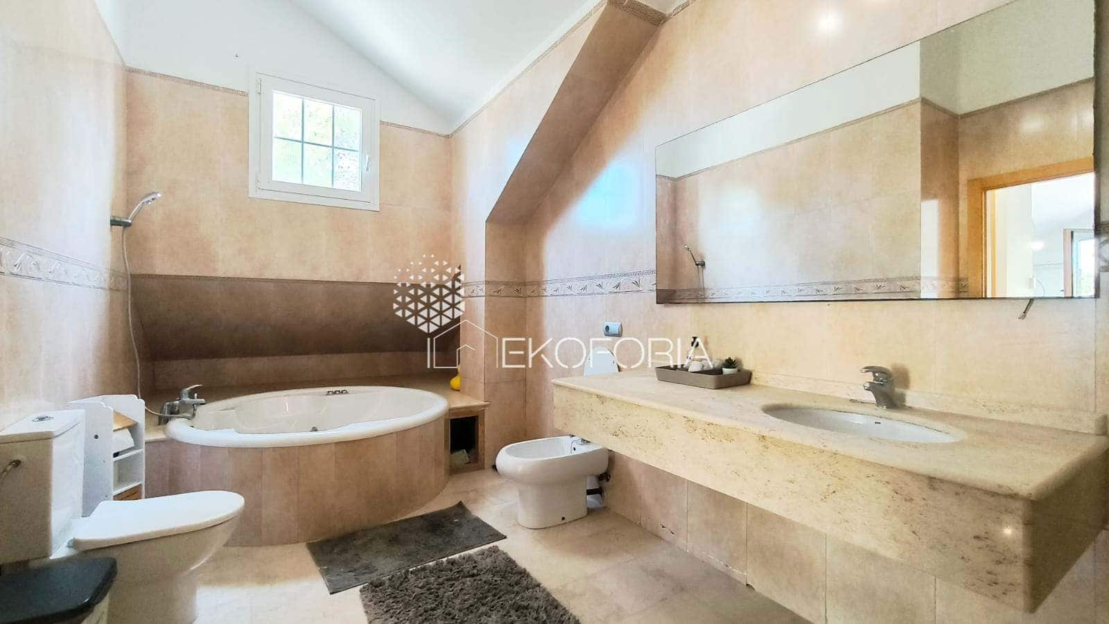 5 soverom Villa til salgs i La Pobla de Vallbona med svømmebasseng garasje - € 615 000 (Ref: 9410619)