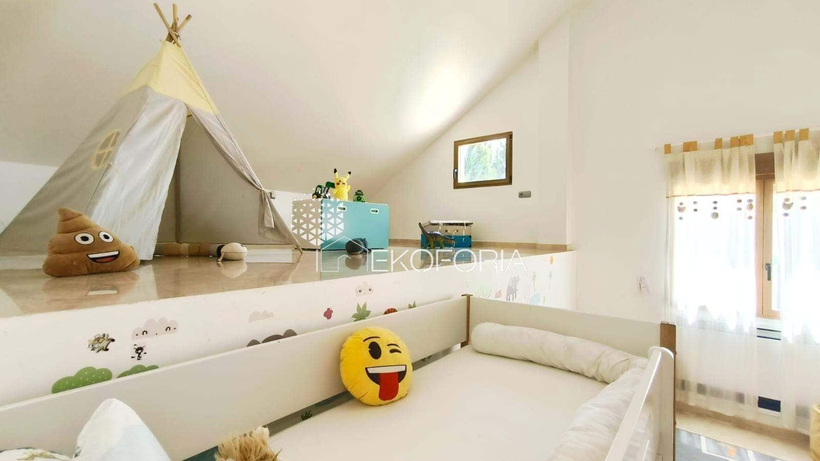 5 soverom Villa til salgs i La Pobla de Vallbona med svømmebasseng garasje - € 615 000 (Ref: 9410619)