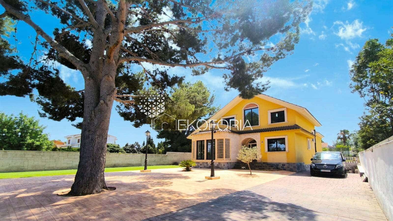 5 soverom Villa til salgs i La Pobla de Vallbona med svømmebasseng garasje - € 615 000 (Ref: 9410619)