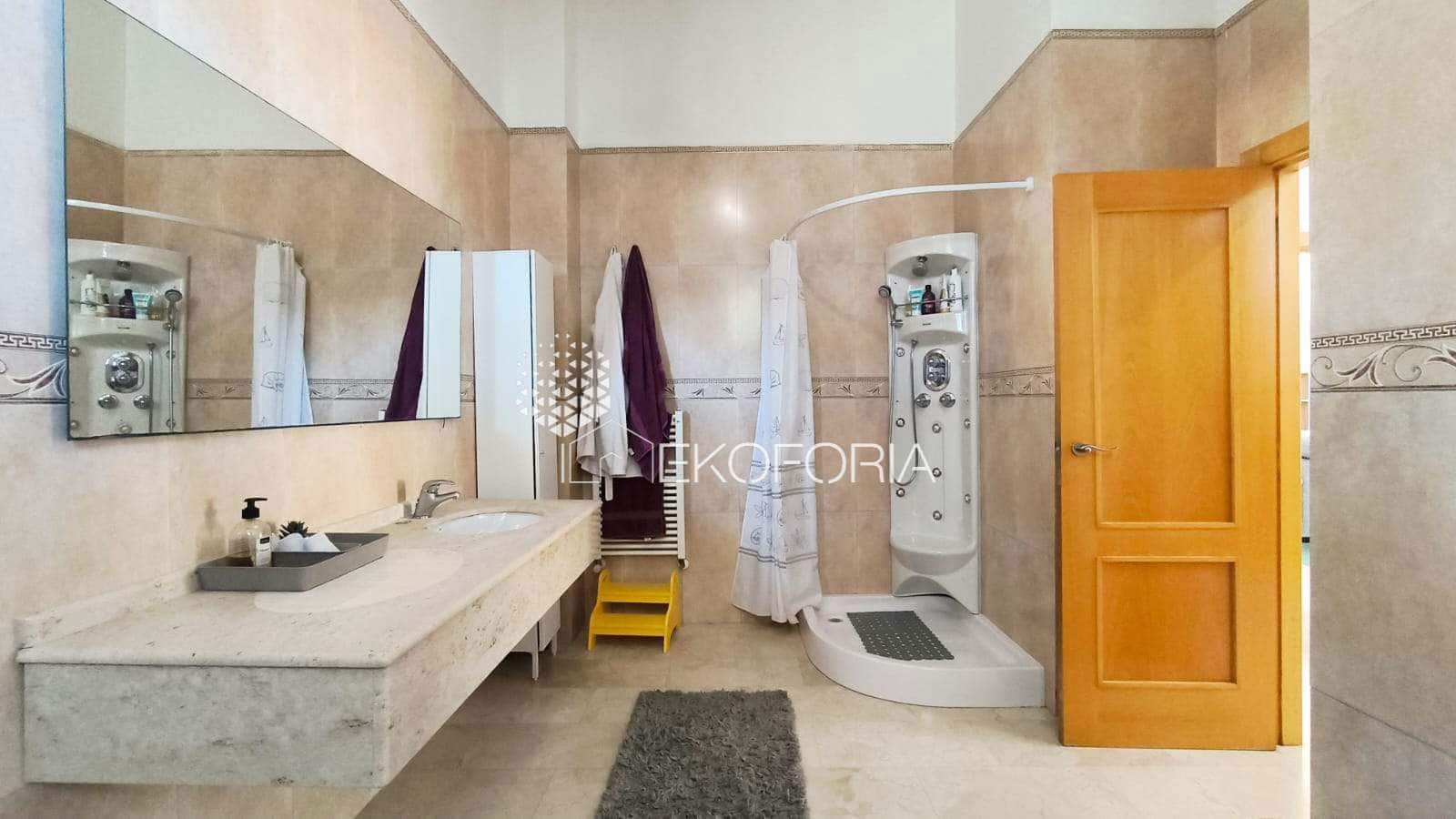 5 soverom Villa til salgs i La Pobla de Vallbona med svømmebasseng garasje - € 615 000 (Ref: 9410619)