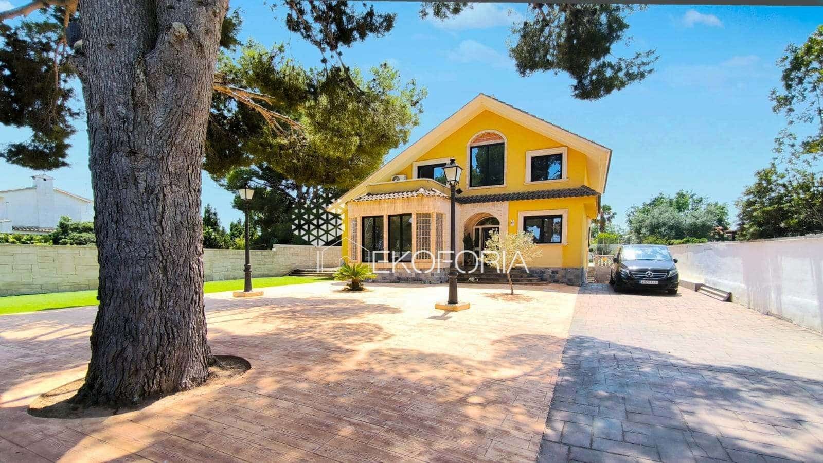 5 soverom Villa til salgs i La Pobla de Vallbona med svømmebasseng garasje - € 615 000 (Ref: 9410619)