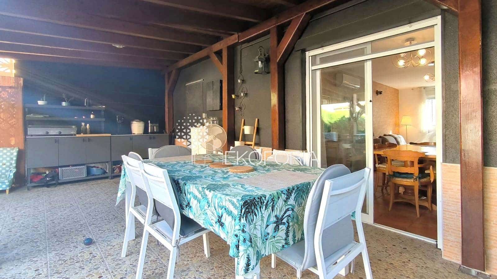 3 soverom Villa til salgs i Gilet med svømmebasseng garasje - € 299 000 (Ref: 9439511)