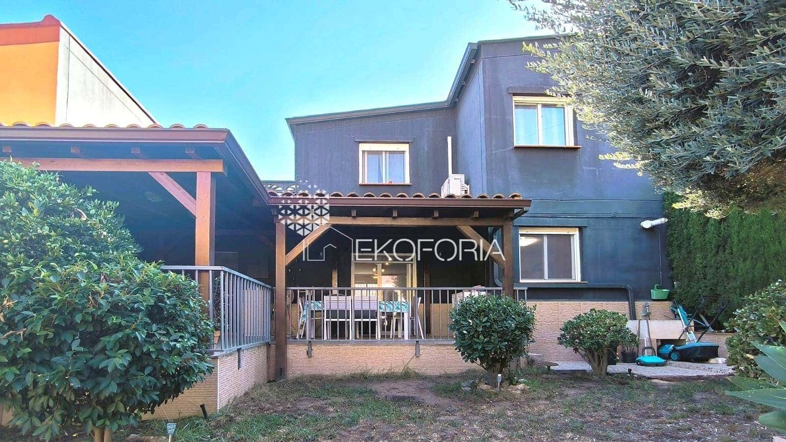 3 soverom Villa til salgs i Gilet med svømmebasseng garasje - € 299 000 (Ref: 9439511)