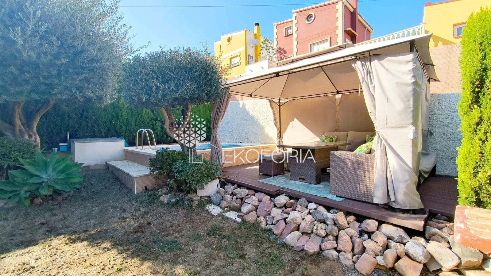 3 soverom Villa til salgs i Gilet med svømmebasseng garasje - € 299 000 (Ref: 9439511)