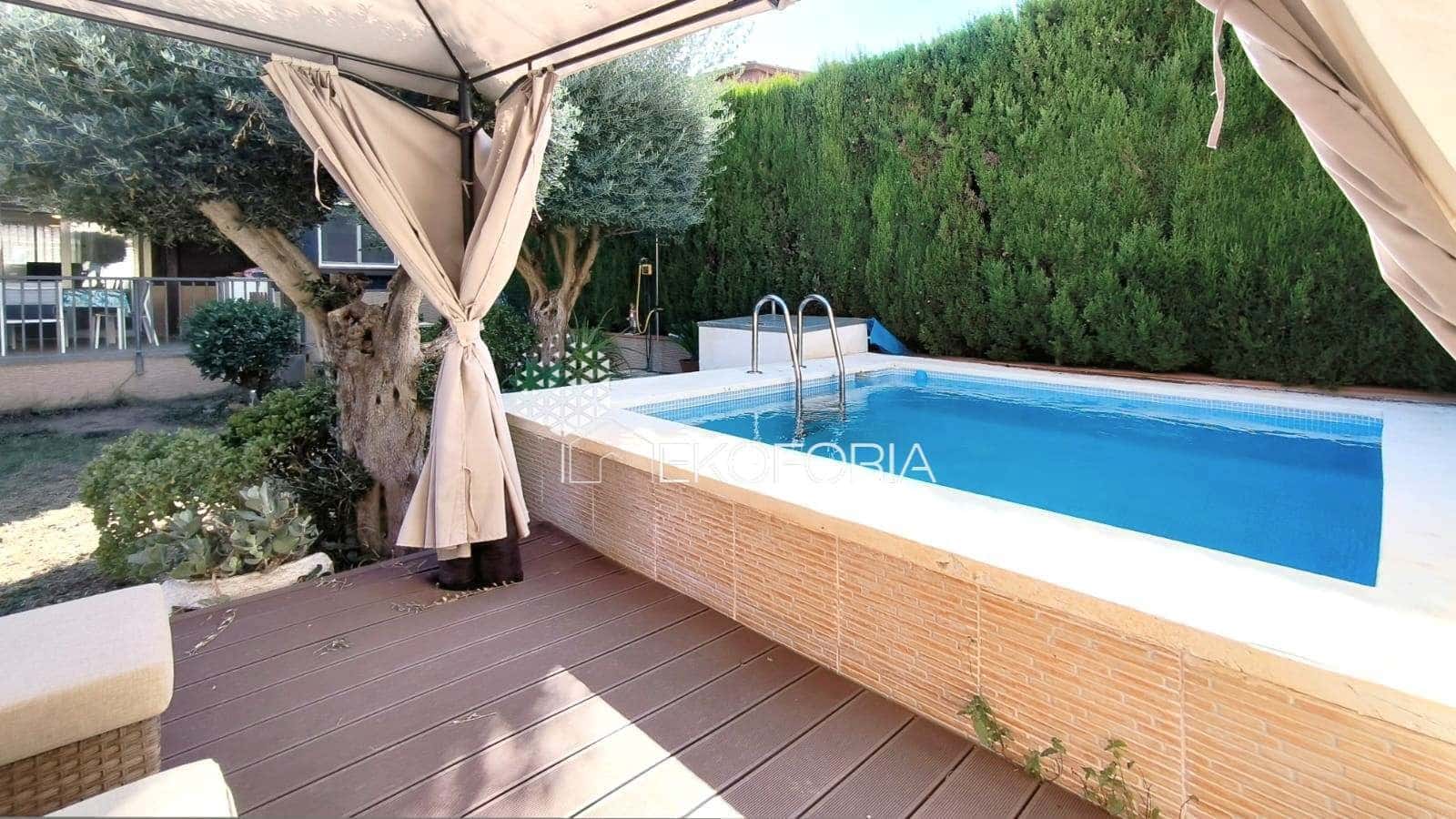 3 soverom Villa til salgs i Gilet med svømmebasseng garasje - € 299 000 (Ref: 9439511)