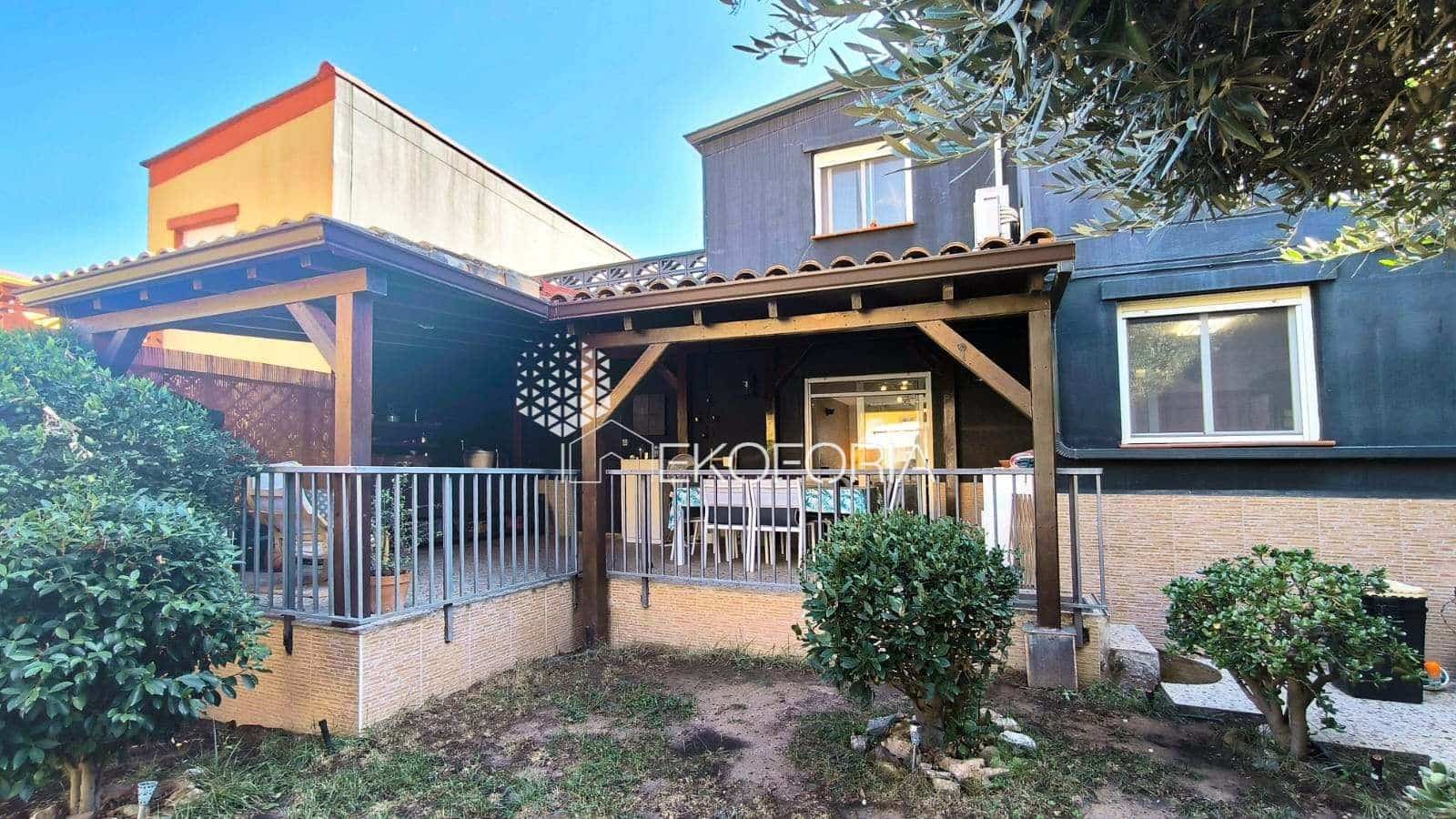 3 soverom Villa til salgs i Gilet med svømmebasseng garasje - € 299 000 (Ref: 9439511)