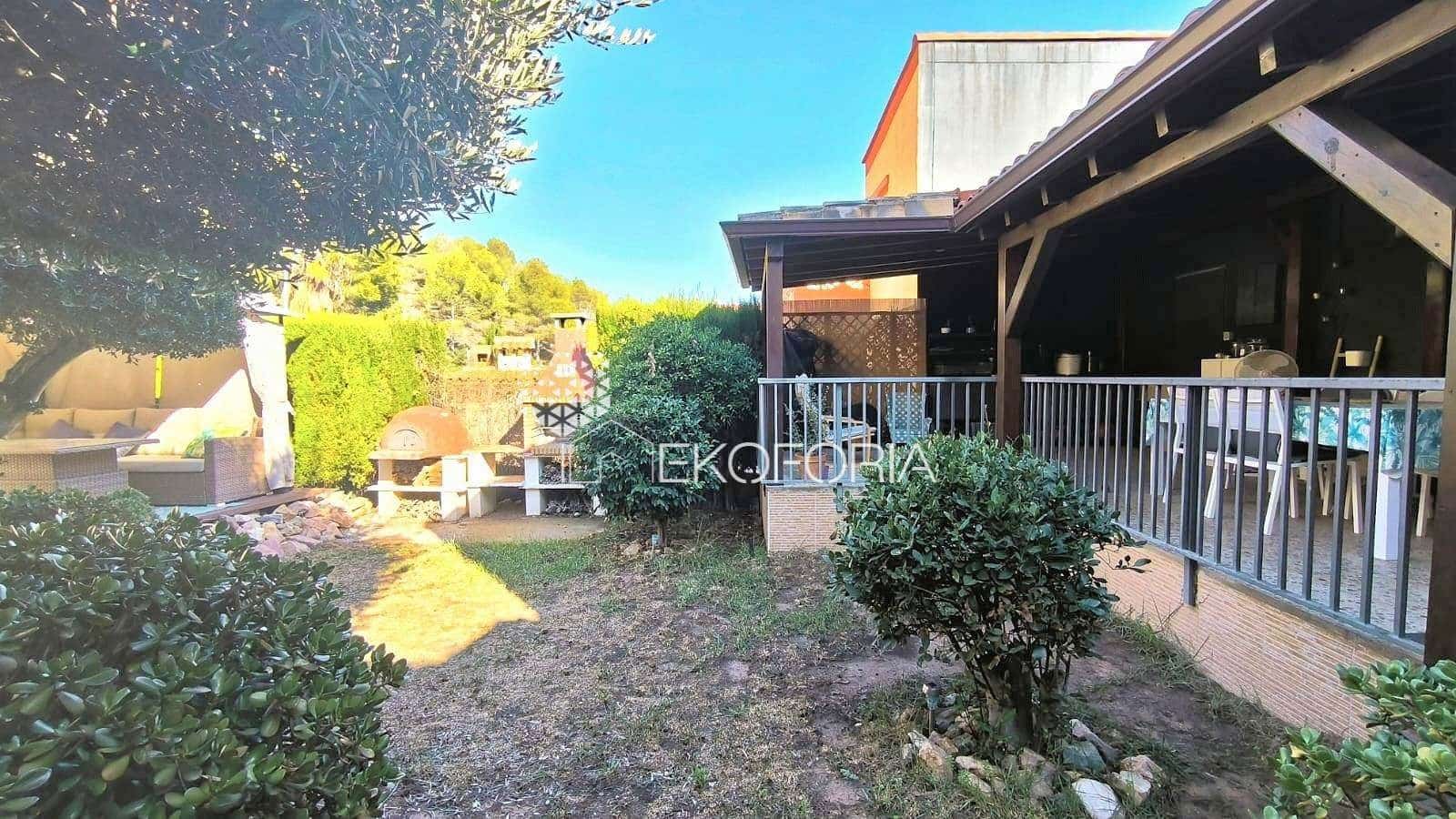 3 soverom Villa til salgs i Gilet med svømmebasseng garasje - € 299 000 (Ref: 9439511)