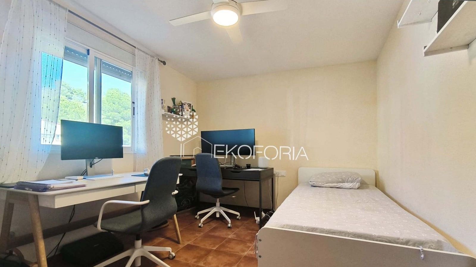 3 soverom Villa til salgs i Gilet med svømmebasseng garasje - € 299 000 (Ref: 9439511)