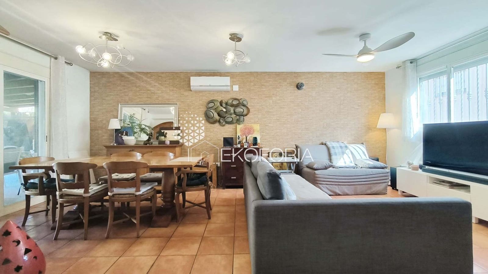 3 soverom Villa til salgs i Gilet med svømmebasseng garasje - € 299 000 (Ref: 9439511)