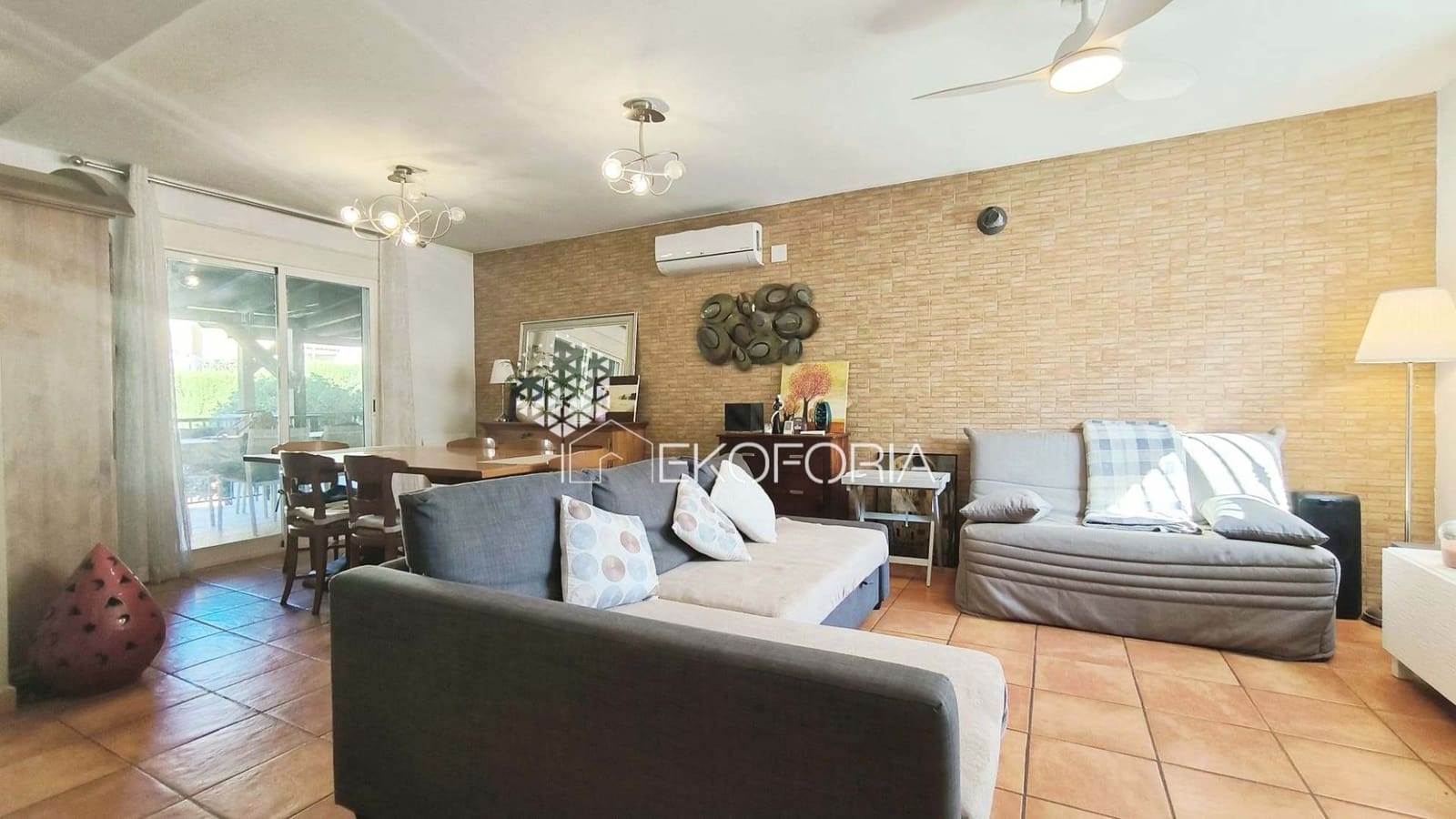 3 soverom Villa til salgs i Gilet med svømmebasseng garasje - € 299 000 (Ref: 9439511)