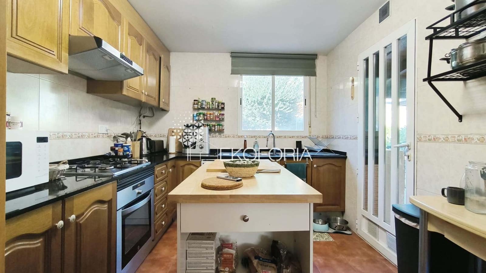 3 soverom Villa til salgs i Gilet med svømmebasseng garasje - € 299 000 (Ref: 9439511)