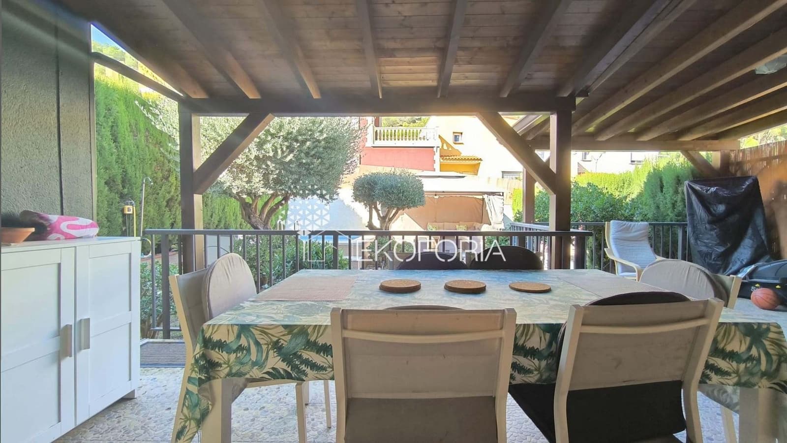 3 soverom Villa til salgs i Gilet med svømmebasseng garasje - € 299 000 (Ref: 9439511)