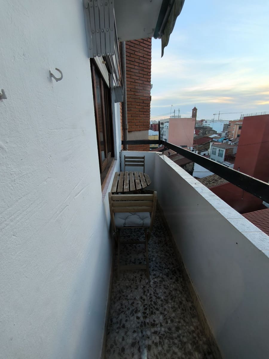 2 bedroom Flat for rent in Valencia city - € 900 (Ref: 9451665)