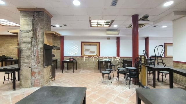 Commercieel te huur in Valencia stad - € 1.800 (Ref: 9501863)