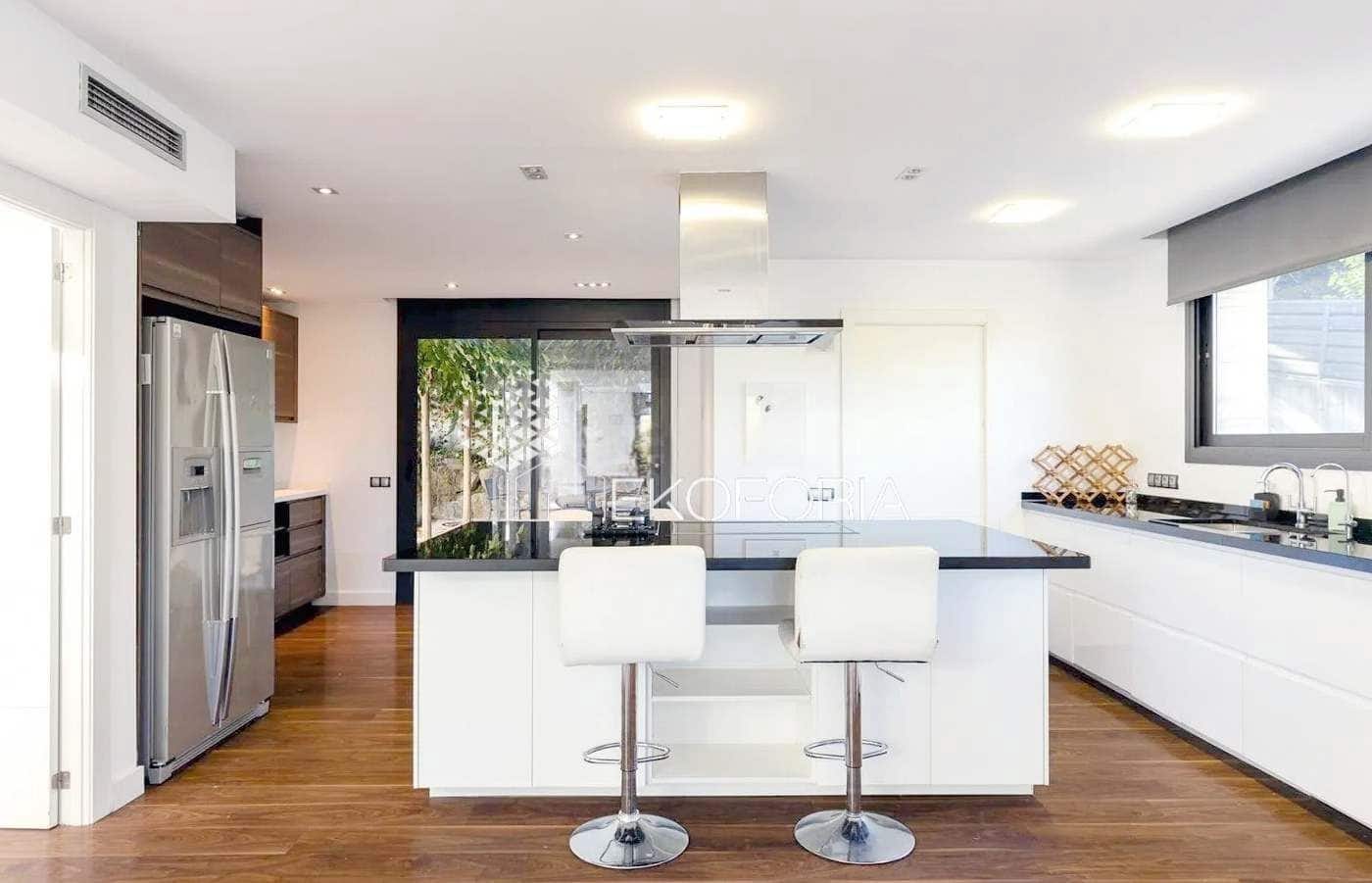 4 soveværelse Villa til salg i Rocafort med swimmingpool garage - € 950.000 (Ref: 9533226)