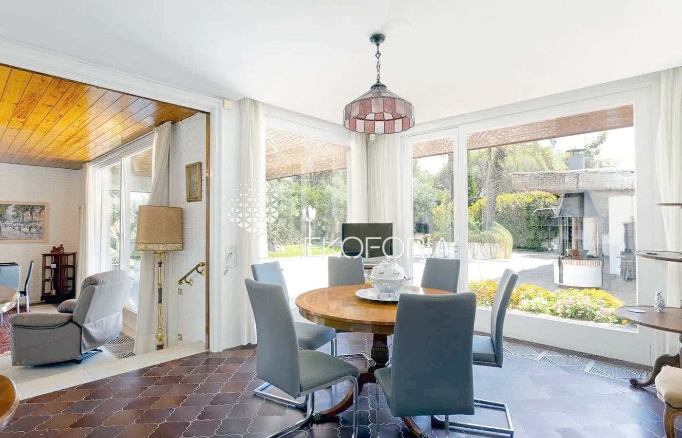 10 soverom Villa til salgs i L'Eliana med svømmebasseng garasje - € 1 200 000 (Ref: 9533227)