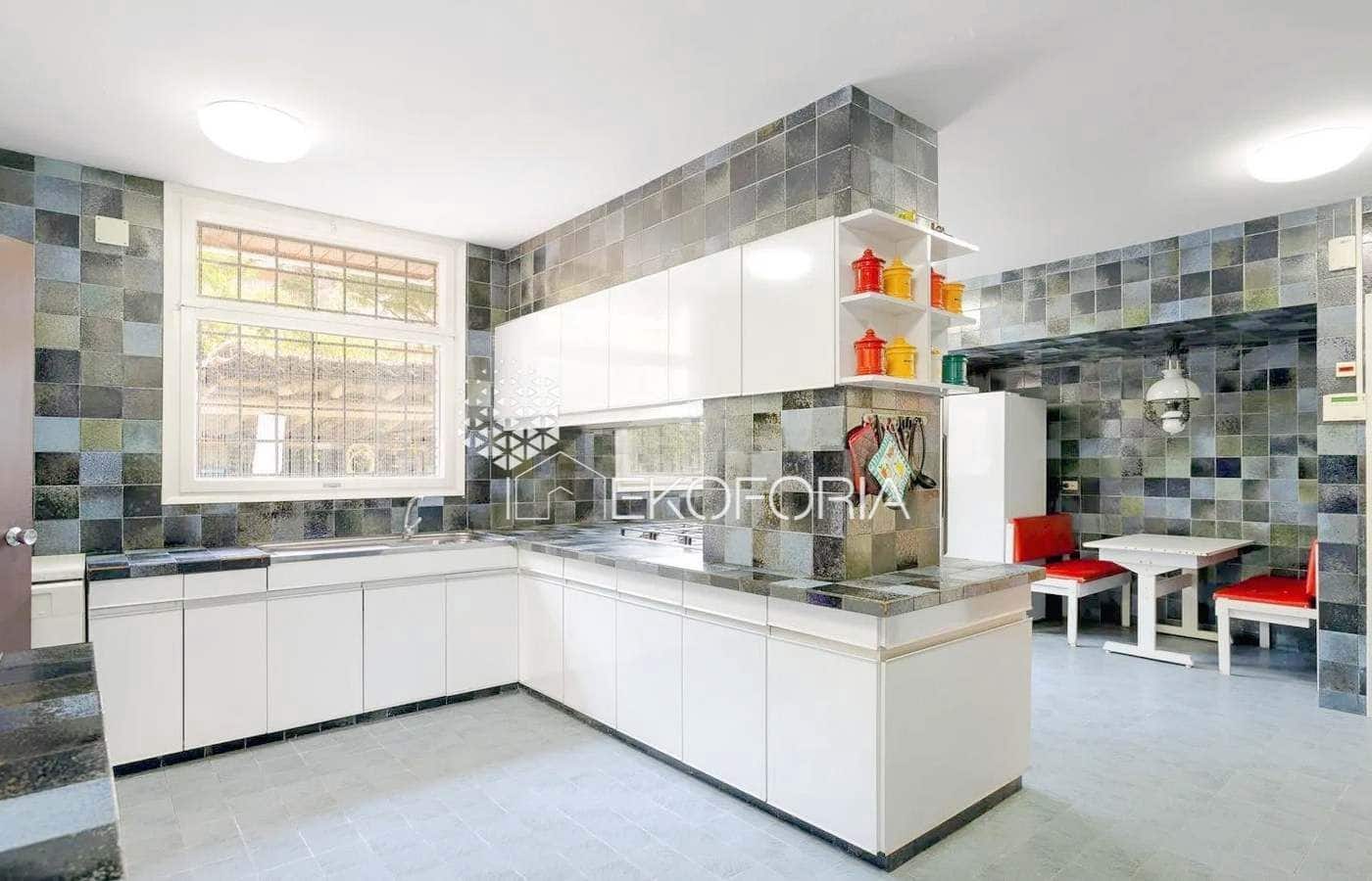 10 soverom Villa til salgs i L'Eliana med svømmebasseng garasje - € 1 200 000 (Ref: 9533227)