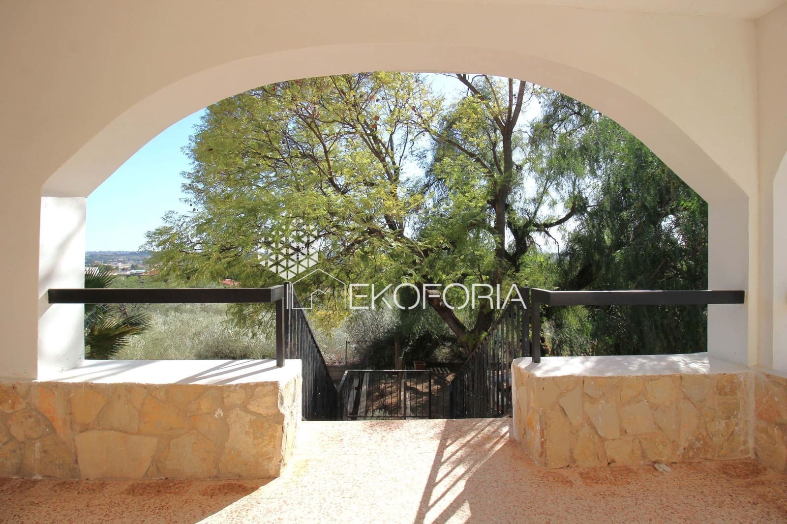 6 bedroom Villa for sale in Torrent with pool garage - € 450,000 (Ref: 9535537)