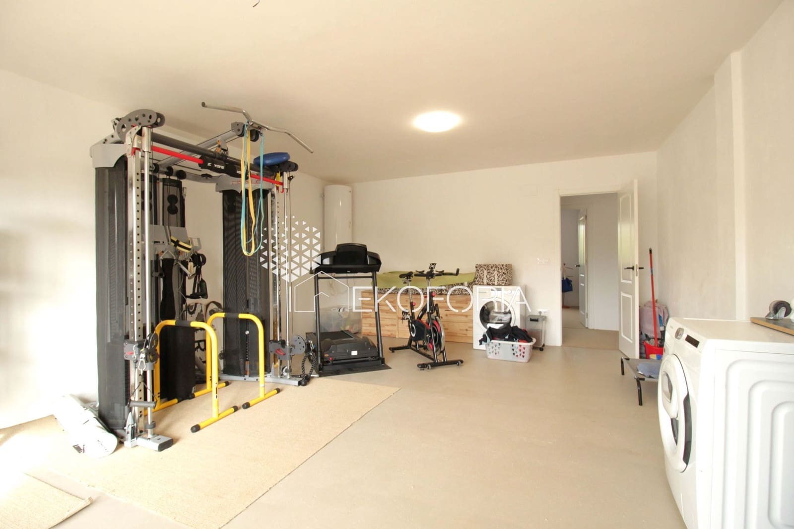 6 bedroom Villa for sale in Torrent with pool garage - € 450,000 (Ref: 9535537)