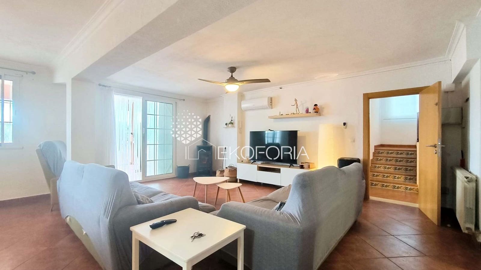 5 bedroom Villa for rent in Chiva with pool garage - € 2,000 (Ref: 9560928)