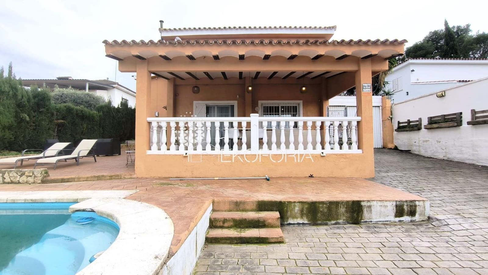 5 bedroom Villa for rent in Chiva with pool garage - € 2,000 (Ref: 9560928)