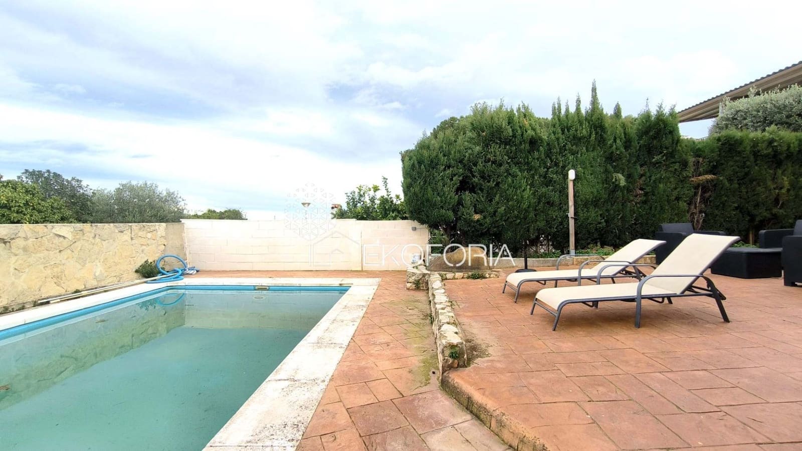 5 bedroom Villa for rent in Chiva with pool garage - € 2,000 (Ref: 9560928)