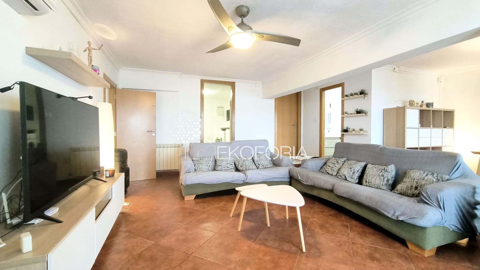 5 bedroom Villa for rent in Chiva with pool garage - € 2,000 (Ref: 9560928)