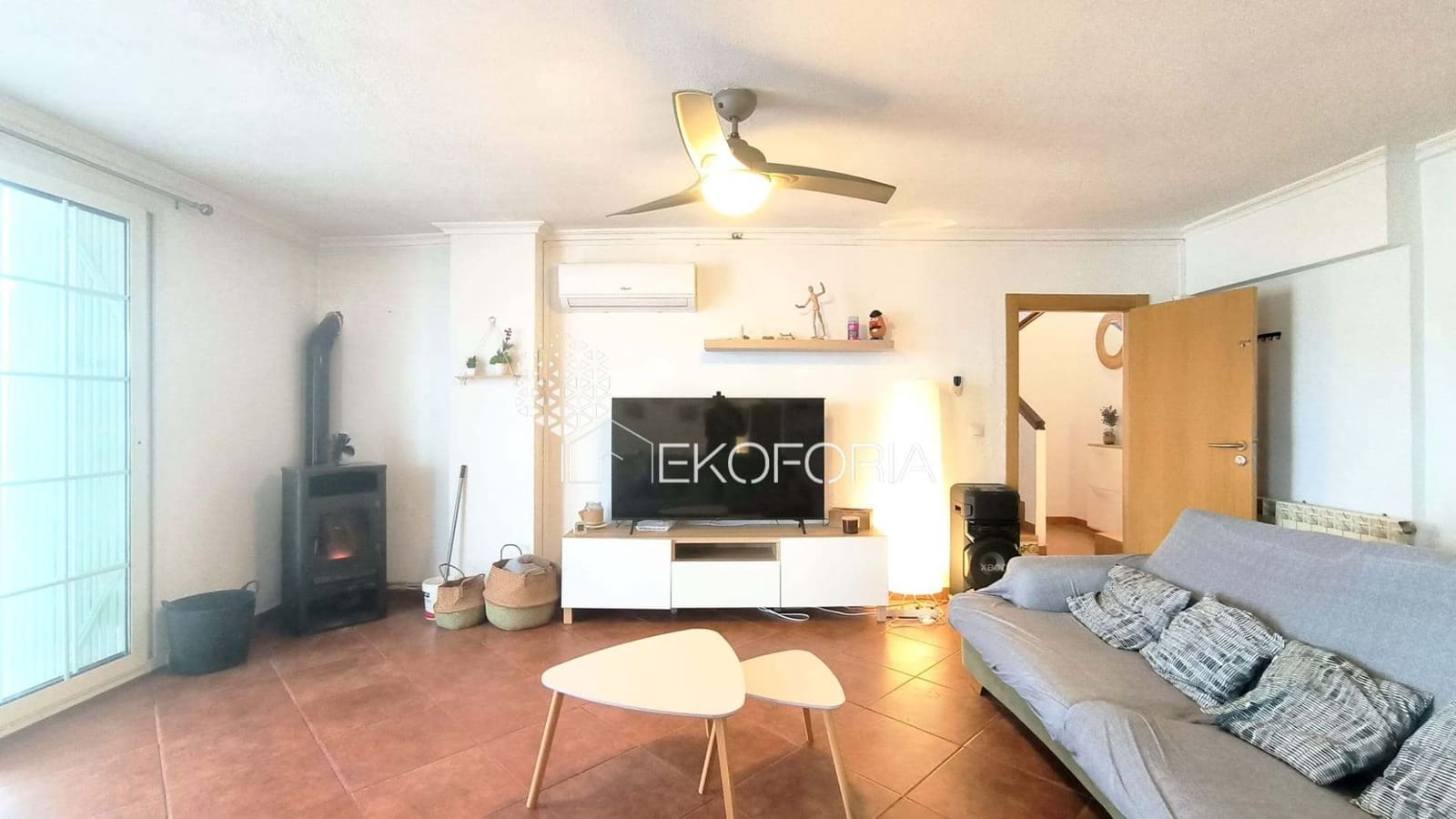 5 bedroom Villa for rent in Chiva with pool garage - € 2,000 (Ref: 9560928)