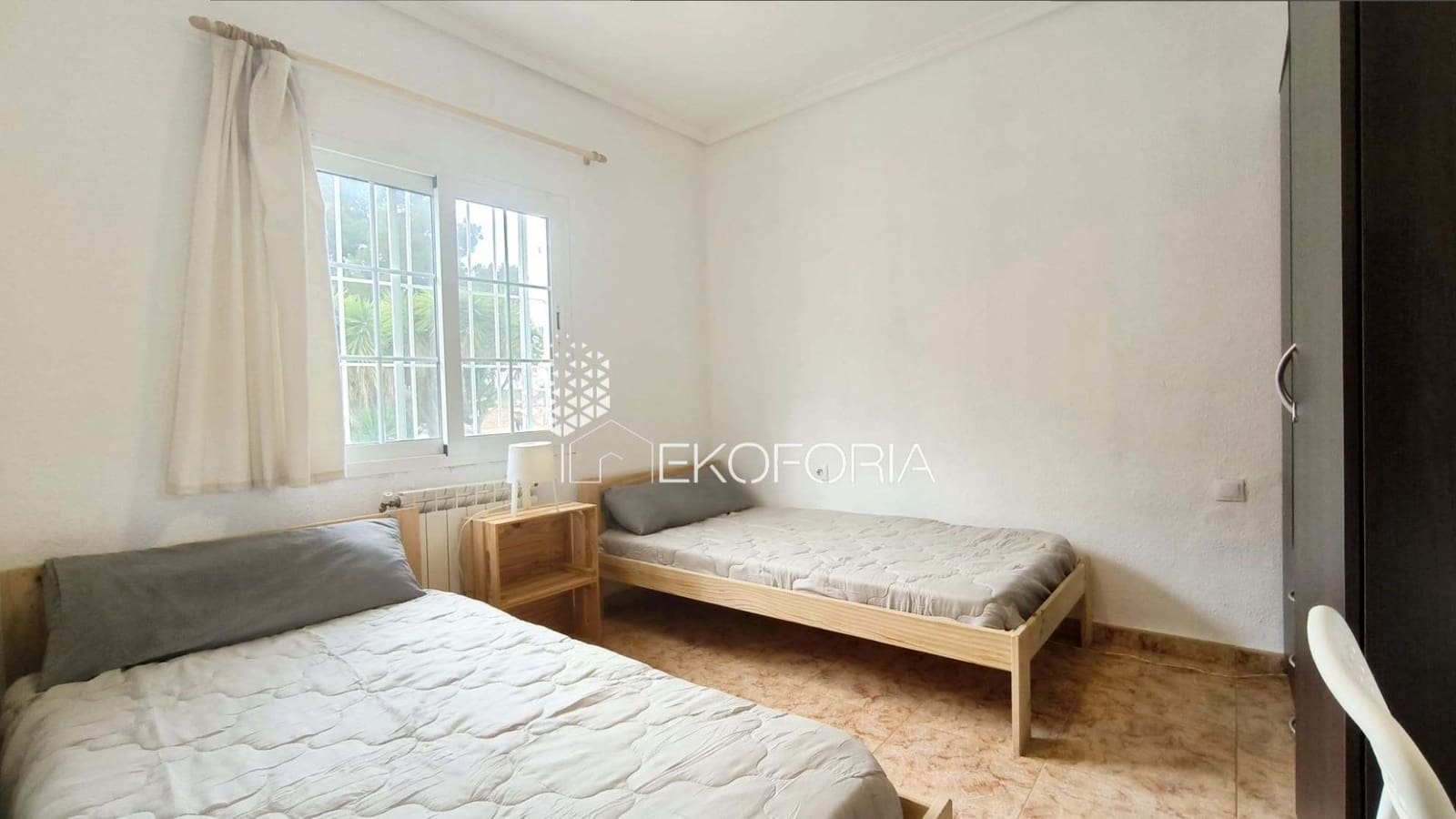 5 bedroom Villa for rent in Chiva with pool garage - € 2,000 (Ref: 9560928)