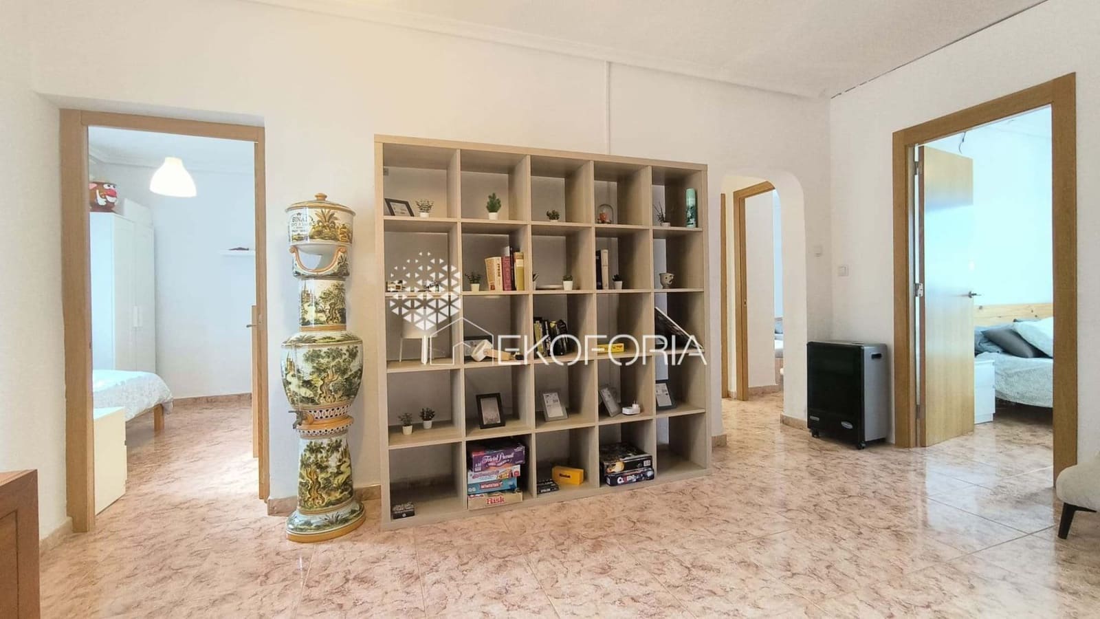 5 bedroom Villa for rent in Chiva with pool garage - € 2,000 (Ref: 9560928)