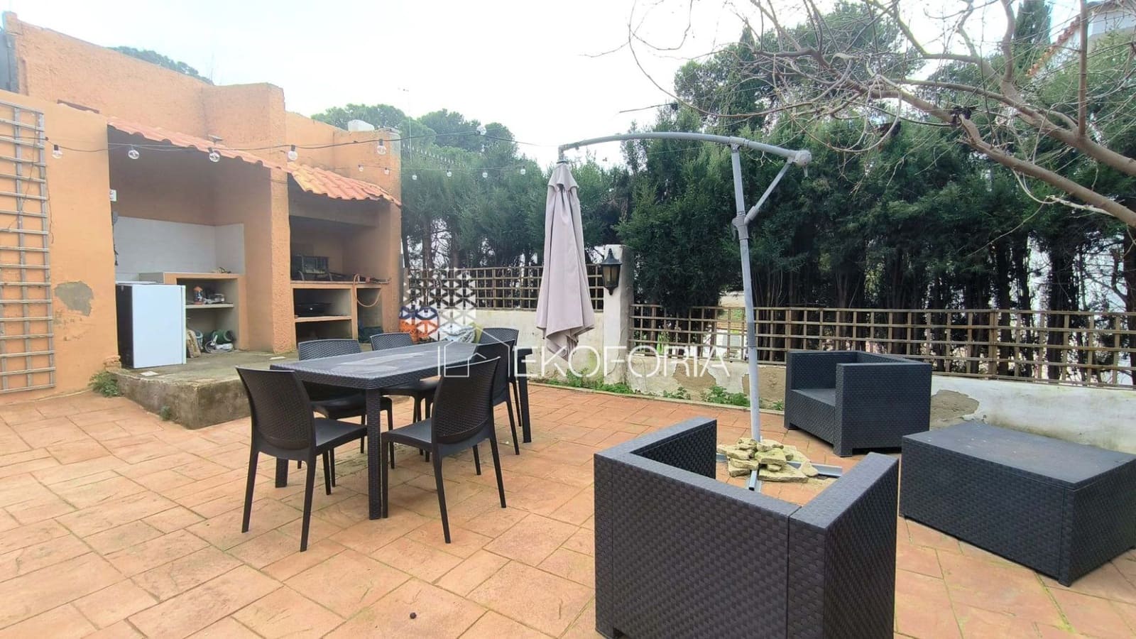 5 bedroom Villa for rent in Chiva with pool garage - € 2,000 (Ref: 9560928)