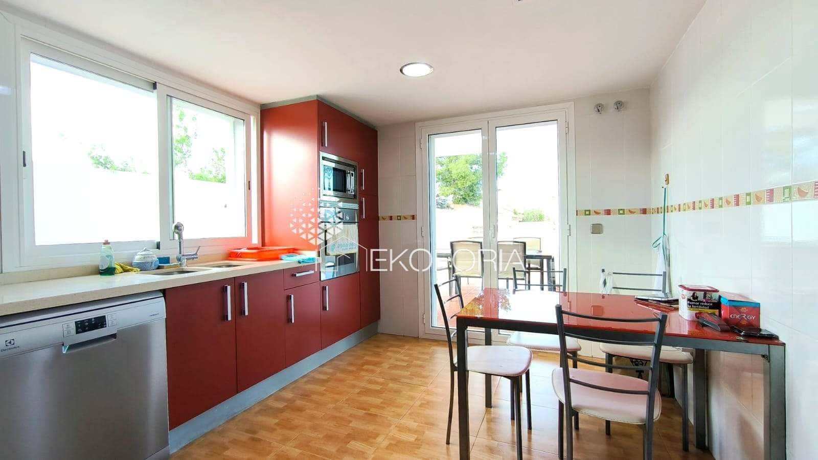 5 soveværelse Villa til salg i Betera med swimmingpool garage - € 580.000 (Ref: 9568047)