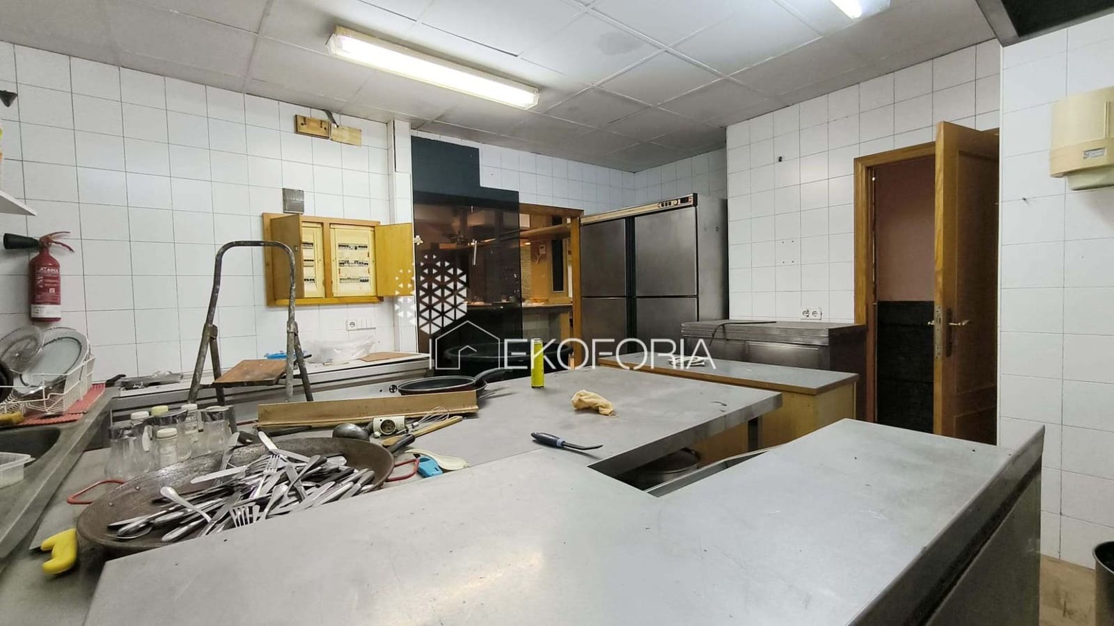 Komercyjne do wynajęcia w Miasto Walencja - 1 800 € (Ref: 9570680)