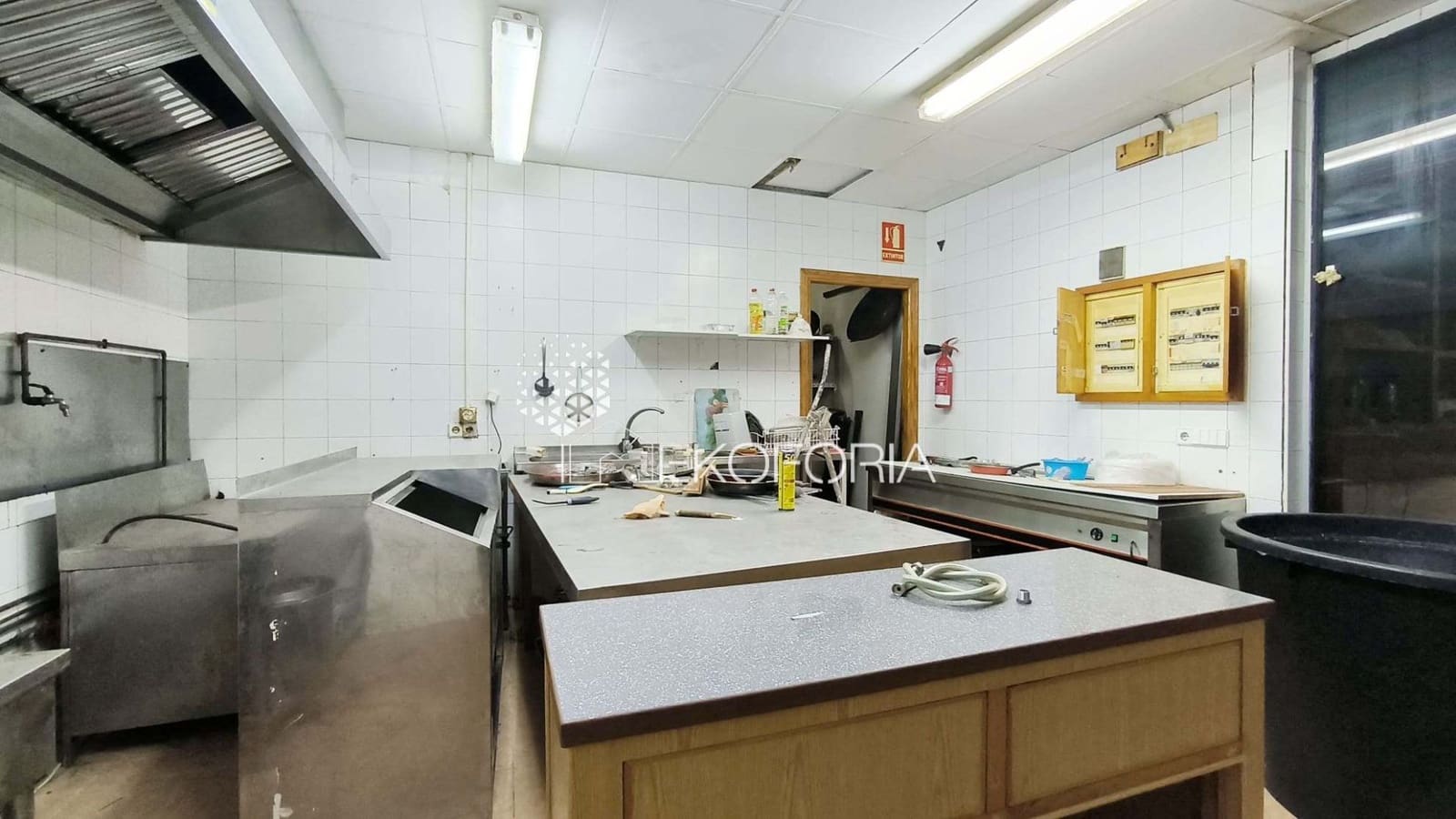 Komercyjne do wynajęcia w Miasto Walencja - 1 800 € (Ref: 9633907)