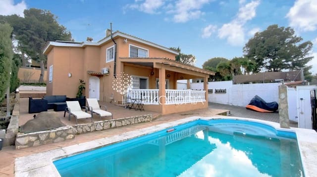 5 bedroom Villa for rent in Chiva with pool garage - € 2,000 (Ref: 9633910)