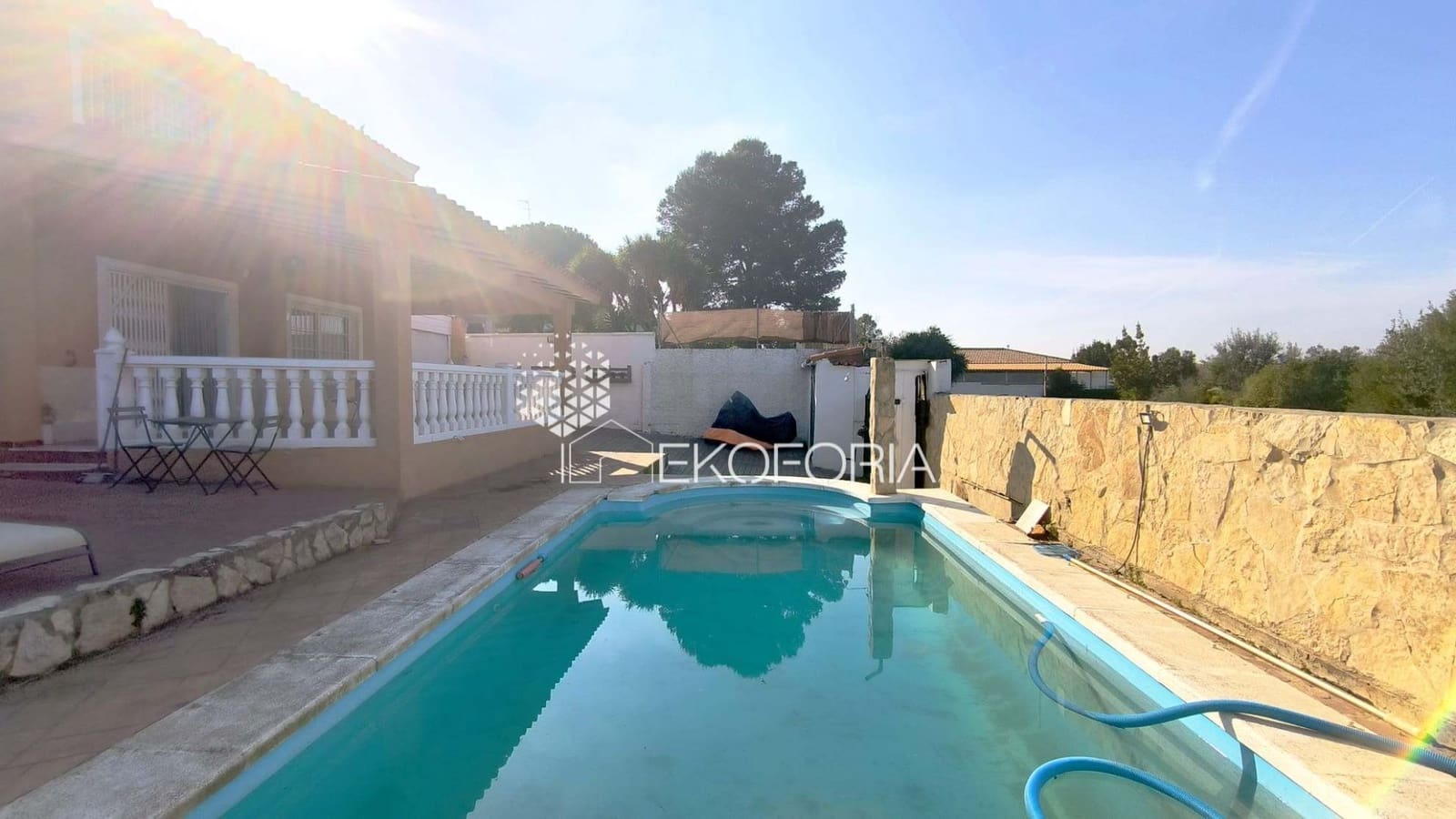 5 bedroom Villa for rent in Chiva with pool garage - € 2,000 (Ref: 9633910)