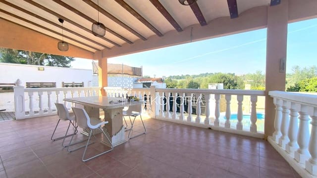 5 bedroom Villa for rent in Chiva with pool garage - € 2,000 (Ref: 9633910)