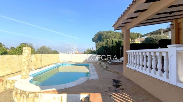 5 bedroom Villa for rent in Chiva with pool garage - € 2,000 (Ref: 9633910)