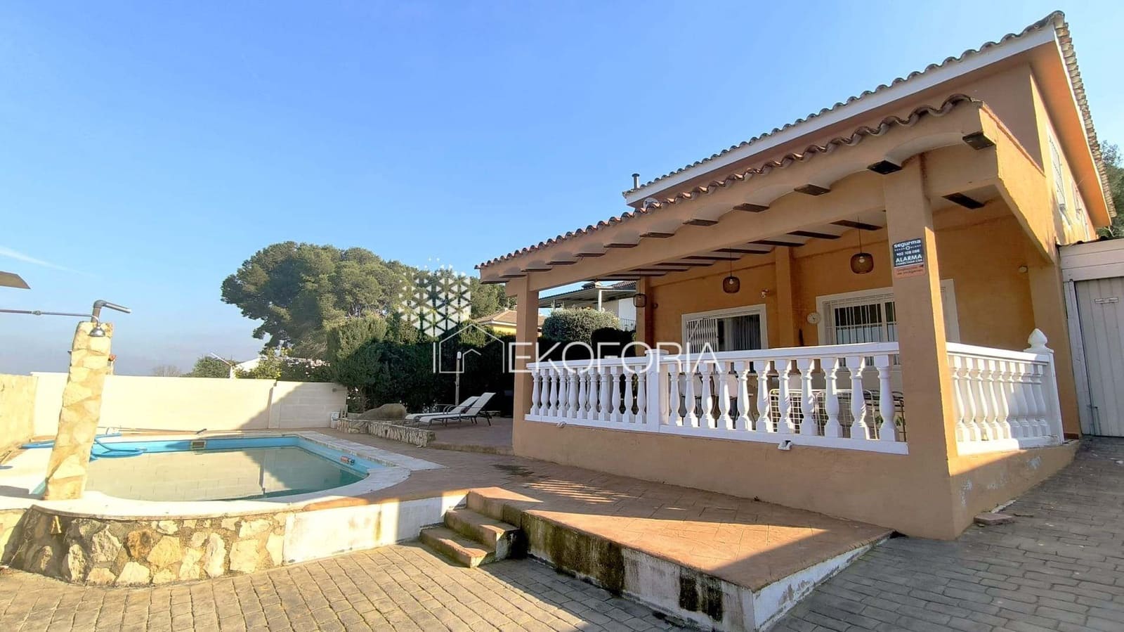 5 bedroom Villa for rent in Chiva with pool garage - € 2,000 (Ref: 9633910)
