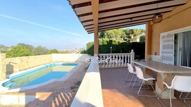 5 bedroom Villa for rent in Chiva with pool garage - € 2,000 (Ref: 9633910)