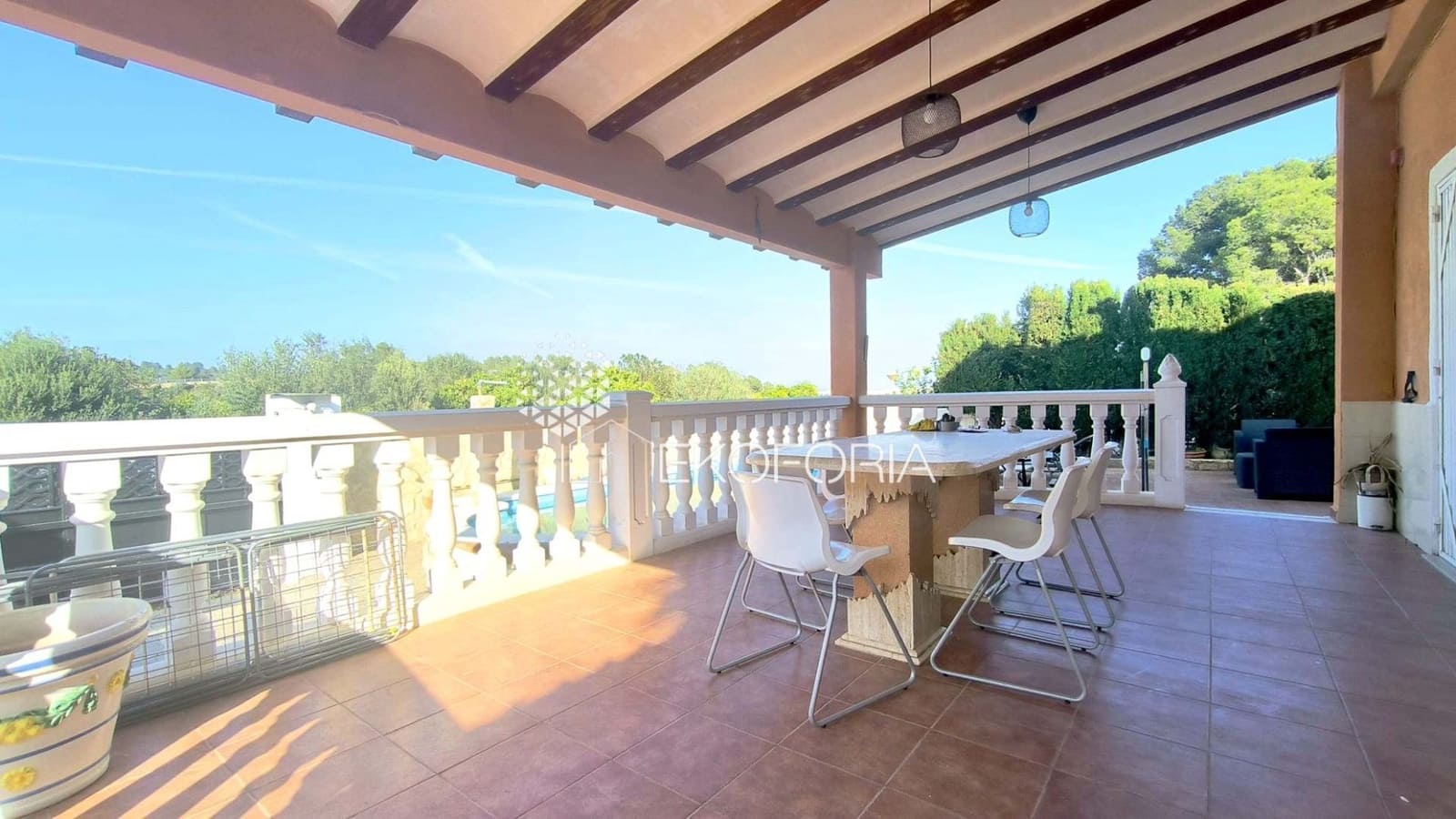 5 bedroom Villa for rent in Chiva with pool garage - € 2,000 (Ref: 9633910)