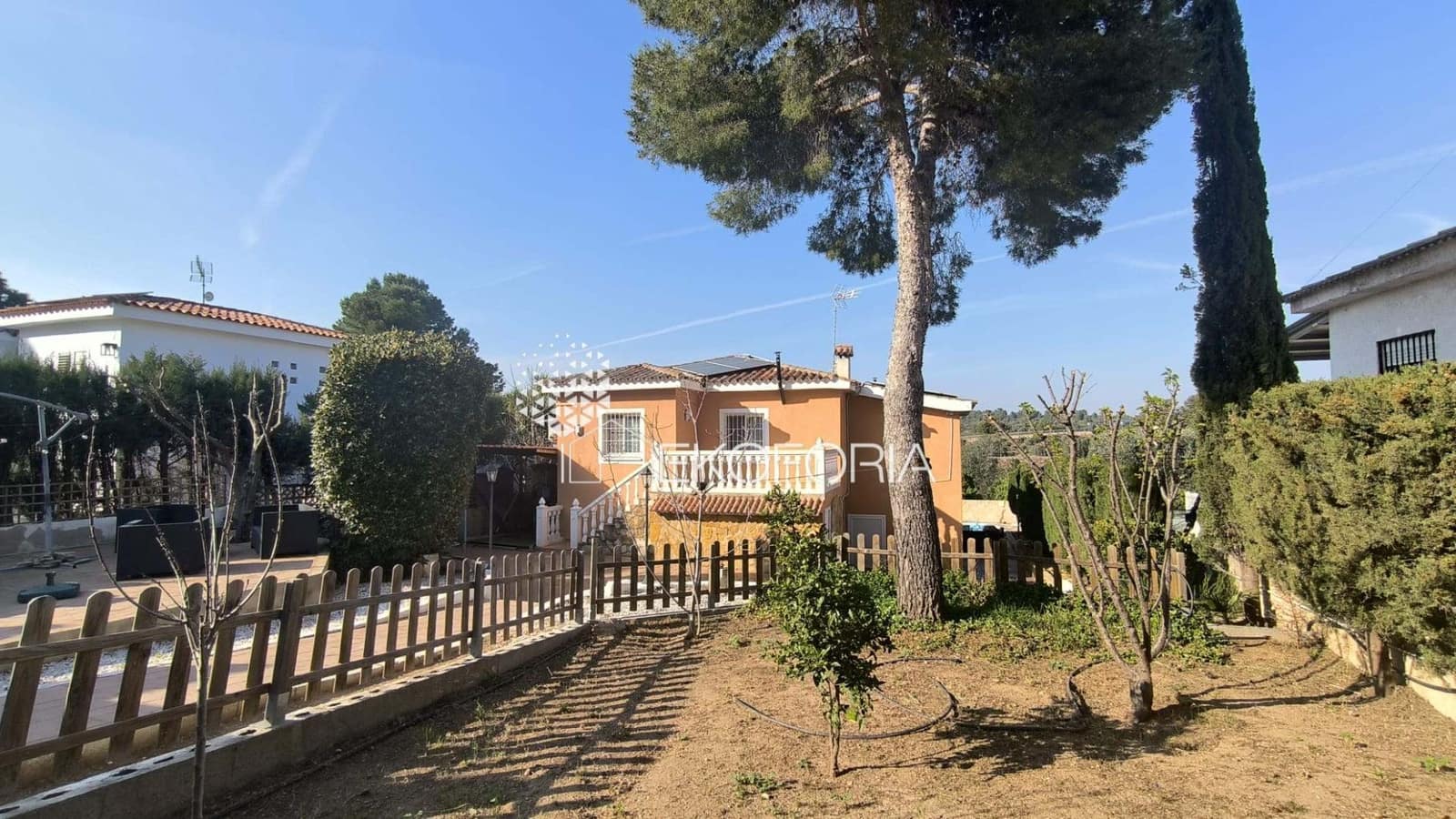 5 bedroom Villa for rent in Chiva with pool garage - € 2,000 (Ref: 9633910)