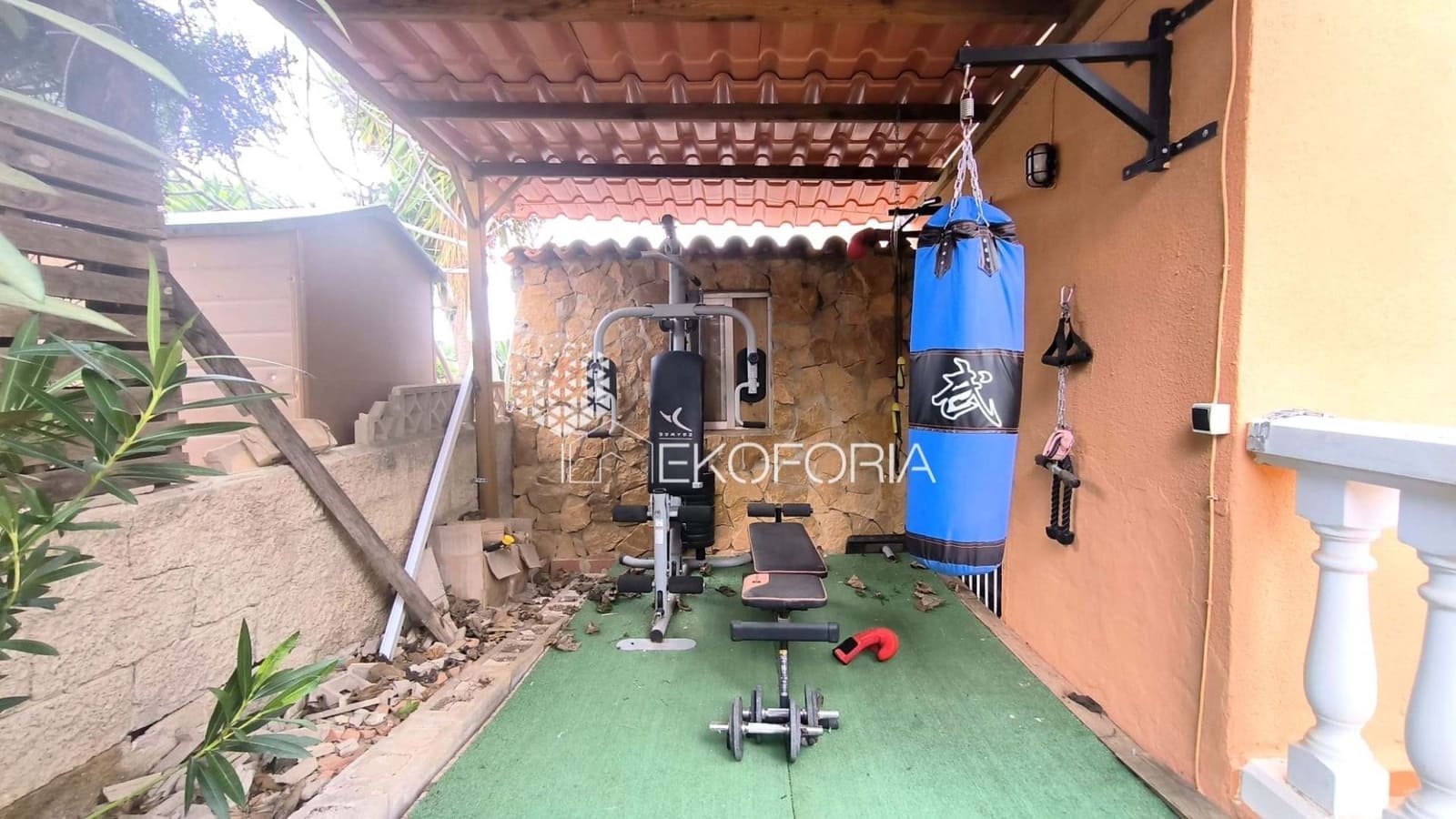 5 bedroom Villa for rent in Chiva with pool garage - € 2,000 (Ref: 9633910)