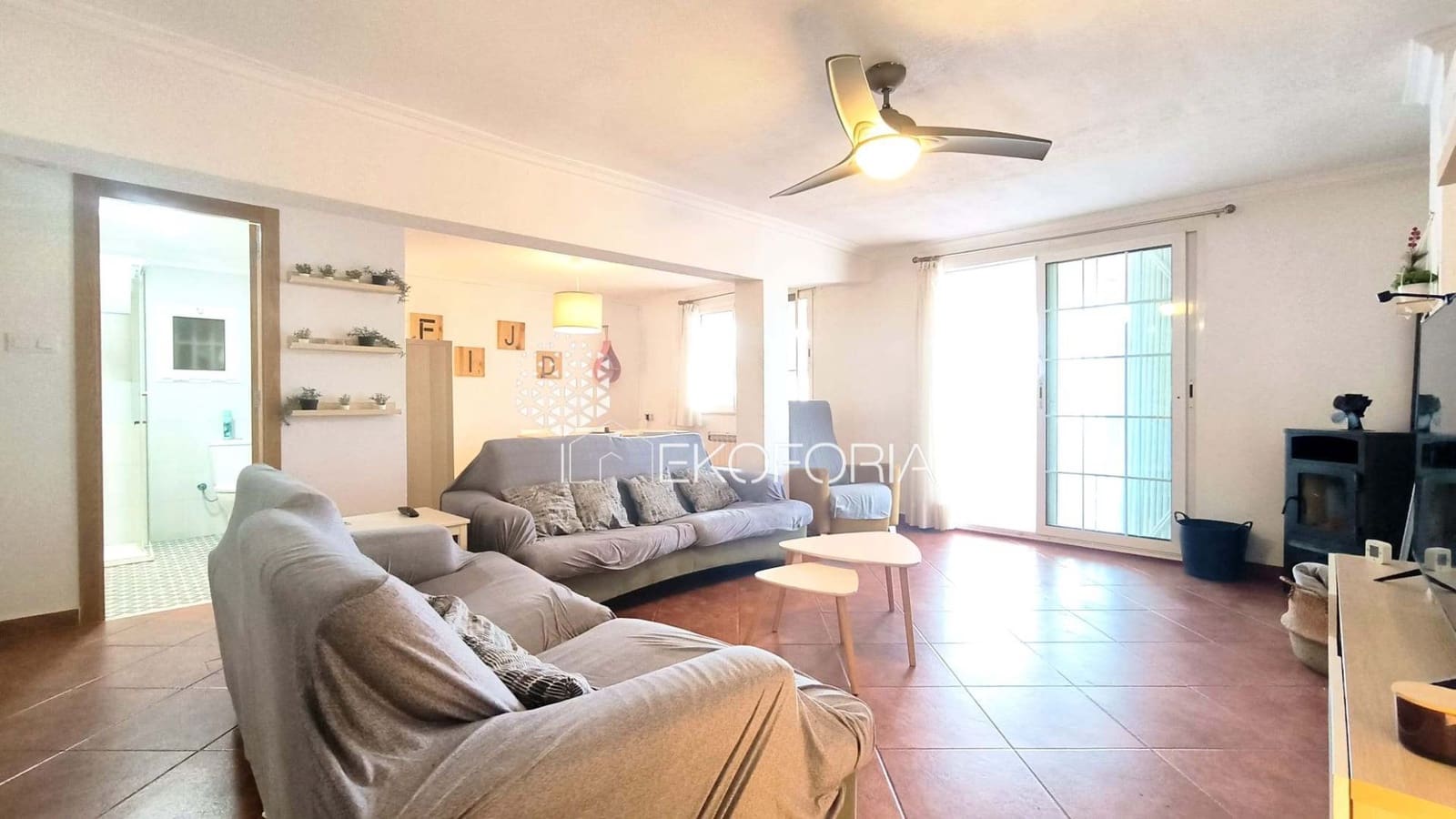 5 bedroom Villa for rent in Chiva with pool garage - € 2,000 (Ref: 9633910)