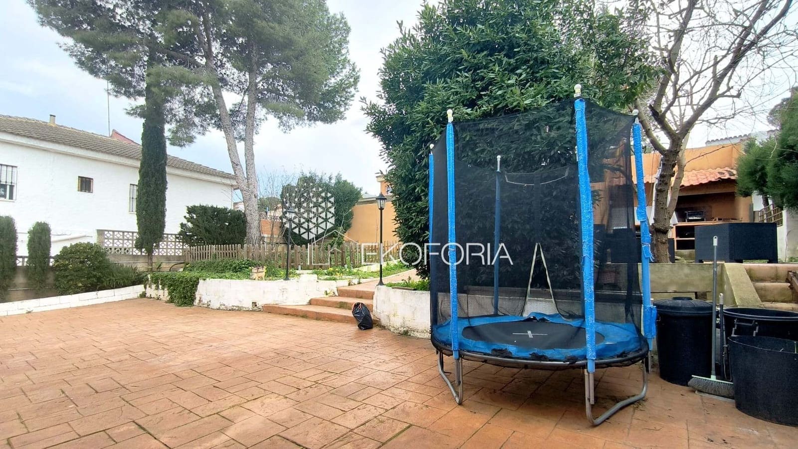 5 bedroom Villa for rent in Chiva with pool garage - € 2,000 (Ref: 9633910)