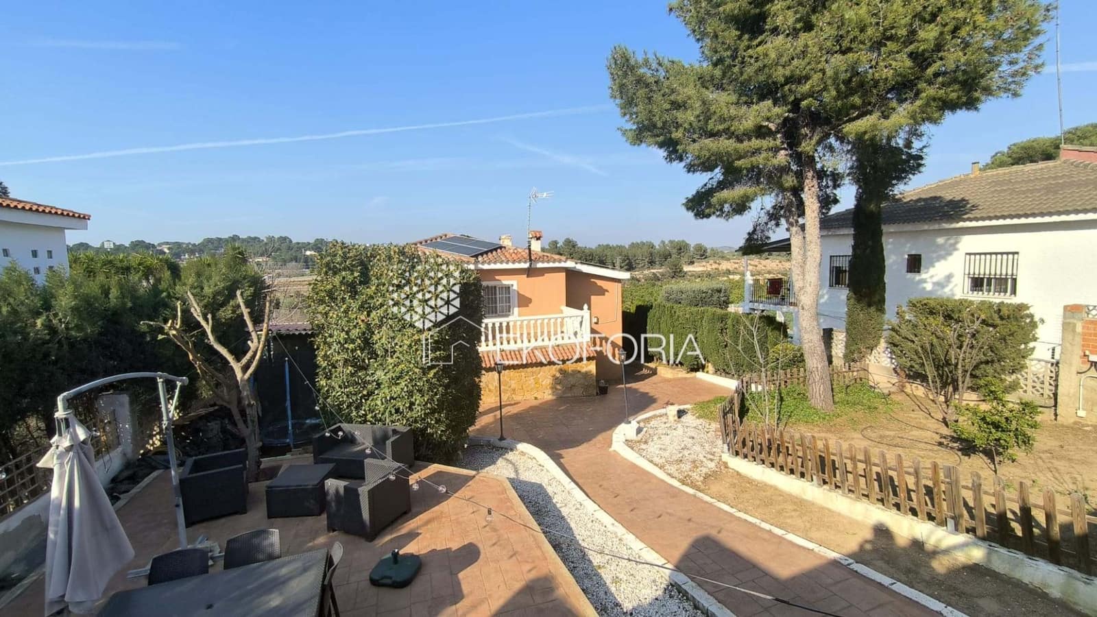 5 bedroom Villa for rent in Chiva with pool garage - € 2,000 (Ref: 9633910)