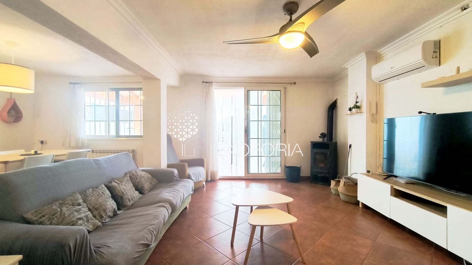 5 bedroom Villa for rent in Chiva with pool garage - € 2,000 (Ref: 9633910)