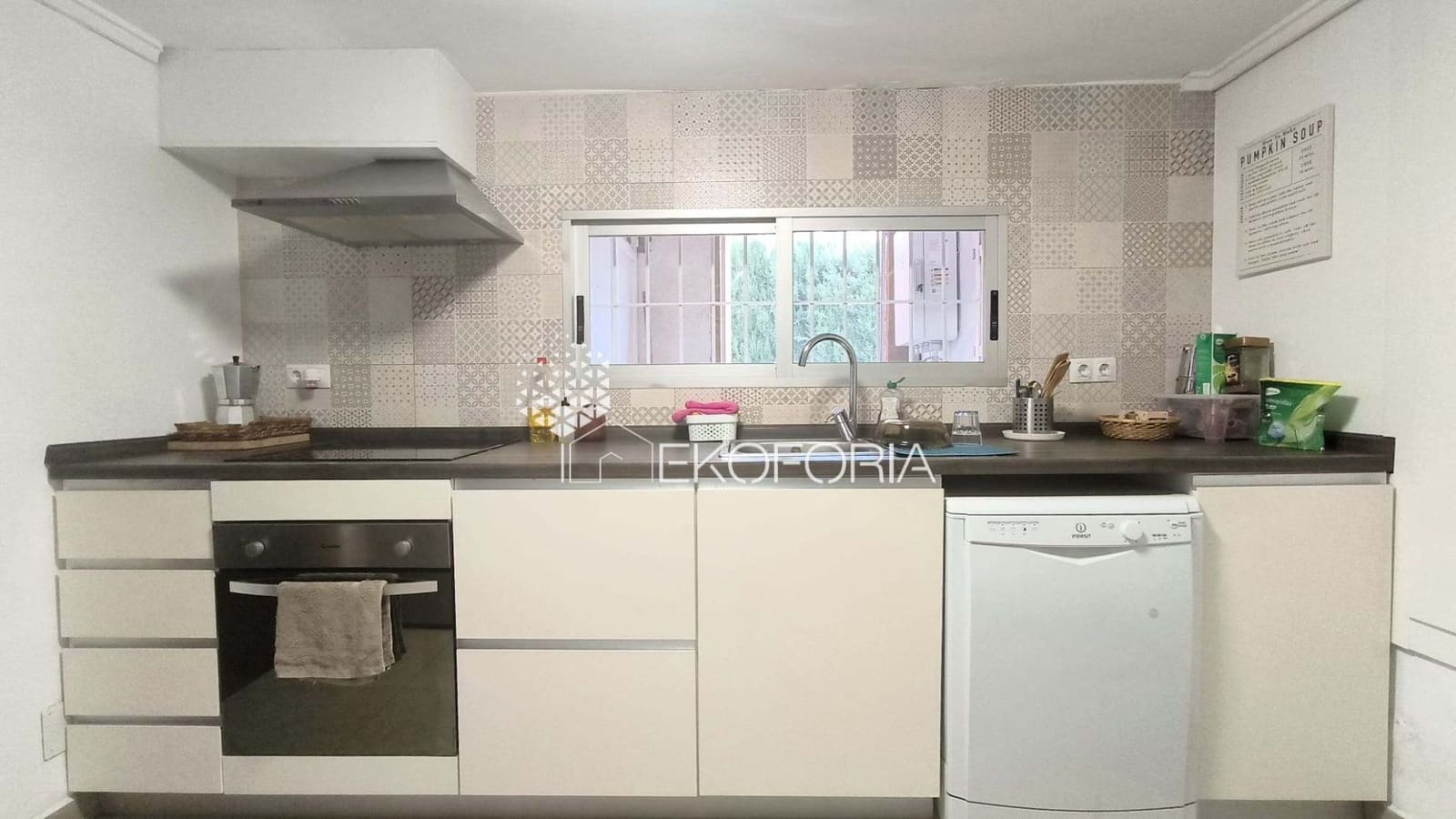 5 bedroom Villa for rent in Chiva with pool garage - € 2,000 (Ref: 9633910)