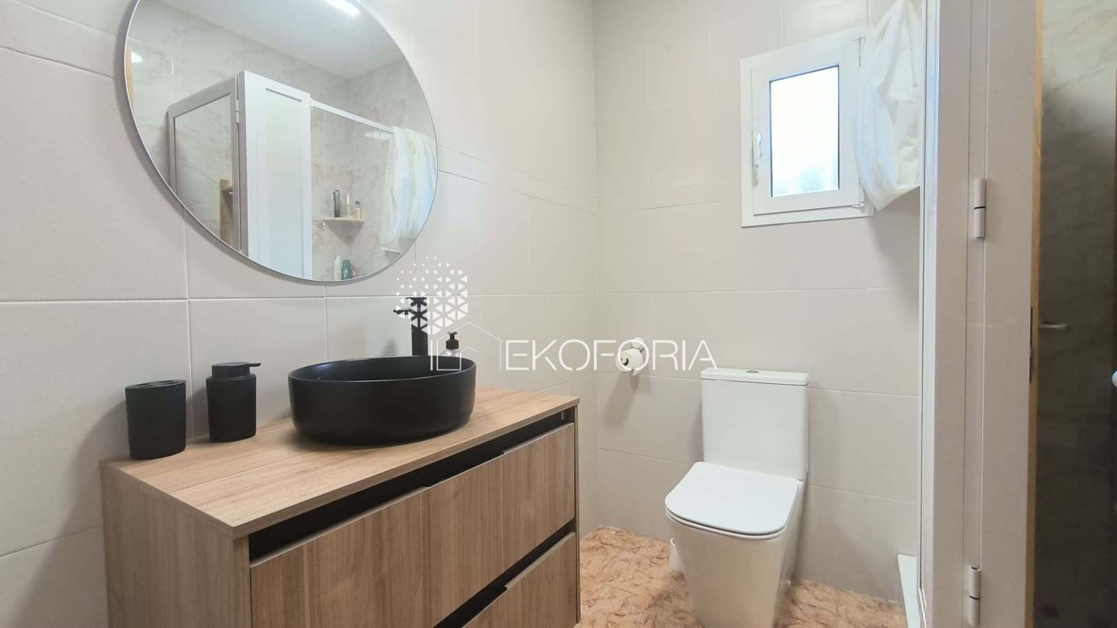 5 bedroom Villa for rent in Chiva with pool garage - € 2,000 (Ref: 9633910)