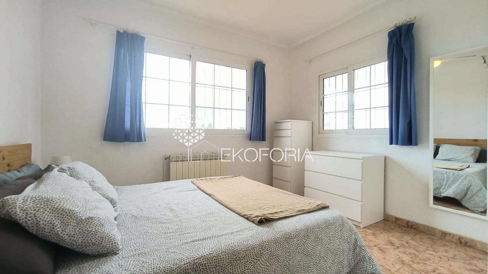 5 bedroom Villa for rent in Chiva with pool garage - € 2,000 (Ref: 9633910)